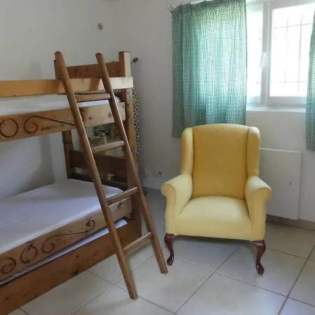 Holiday home Maisonnette Au Calme Et Proche