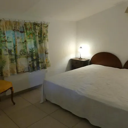 Holiday home Maisonnette Au Calme Et Proche