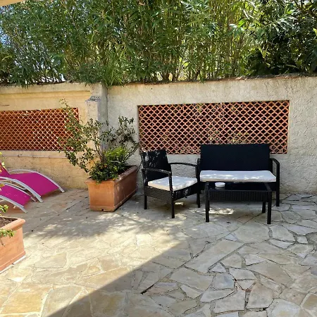 Holiday home Maisonnette Au Calme Et Proche *